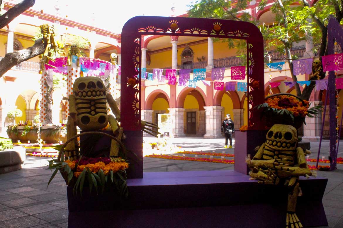 Altar de dedicado a la Dra. María de Jesús Uresti