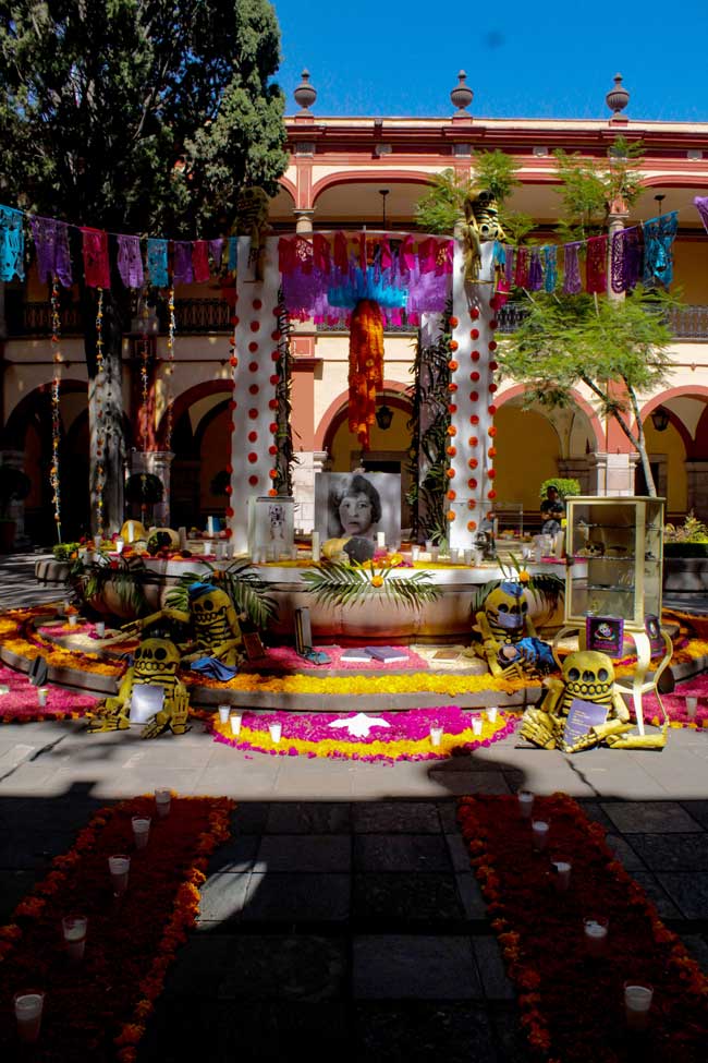 Altar de dedicado a la Dra. María de Jesús Uresti