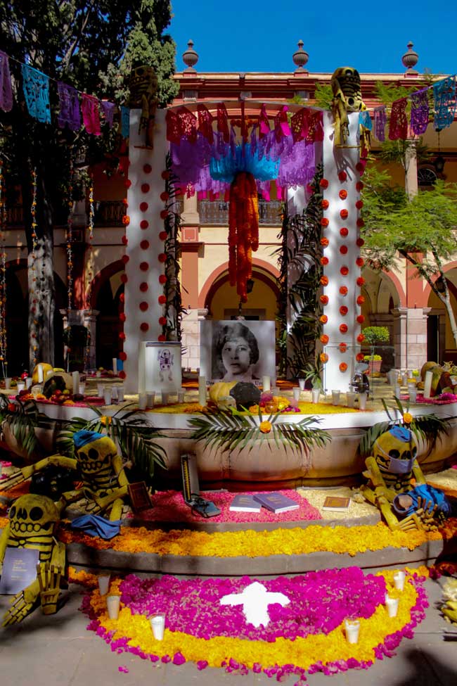 Altar de dedicado a la Dra. María de Jesús Uresti